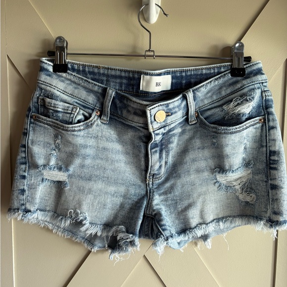 Stella Stretch Short light wash distressed raw hem size 27 - Picture 10 of 10